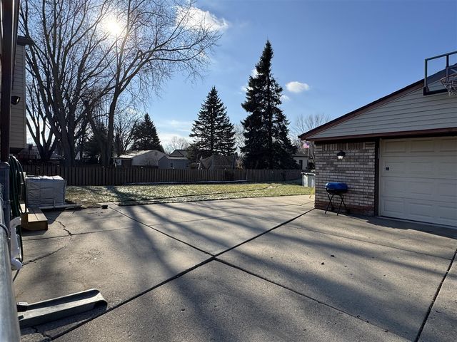 39825 Wolo Court, Clinton Township, MI 48038