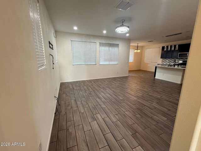 6901 N 88th Drive, Glendale, AZ 85305