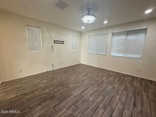 6901 N 88th Drive, Glendale, AZ 85305