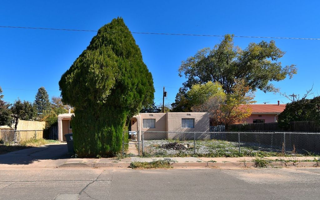 131 Spruce Street, Santa Fe, NM 87501