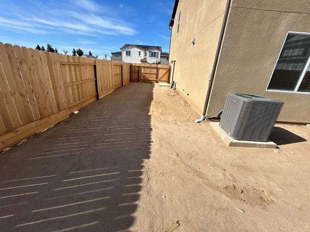 2813 E Corteza Drive, Fresno, CA 93730