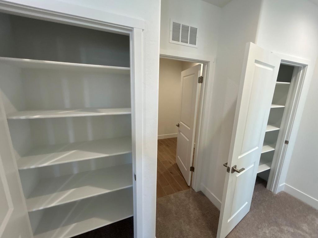 Image 18 of property listing at 2813 E Corteza Drive, Fresno, CA 93730
