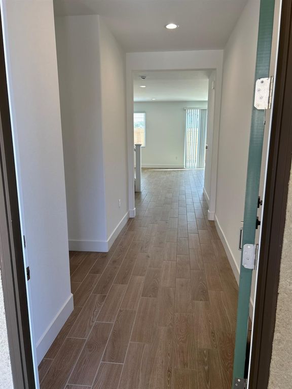 Image 2 of property listing at 2813 E Corteza Drive, Fresno, CA 93730