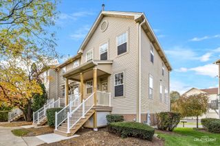 650 Littleton Trail 22-4, Elgin, IL 60120