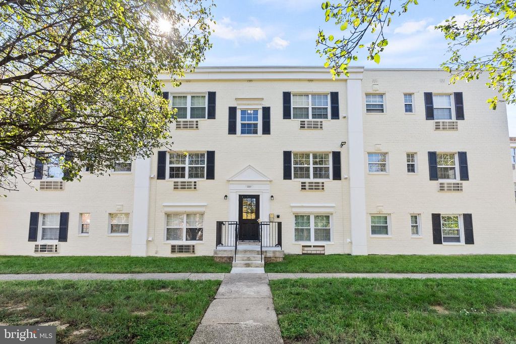 2237 FARRINGTON AVE #06-204, Alexandria, VA 22303