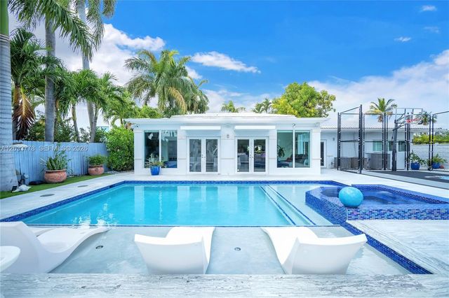 1100 NE 84th St, Miami, FL 33138