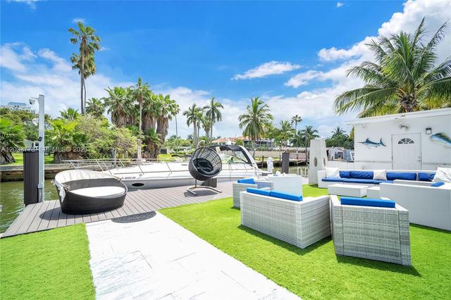 1100 NE 84th St, Miami, FL 33138