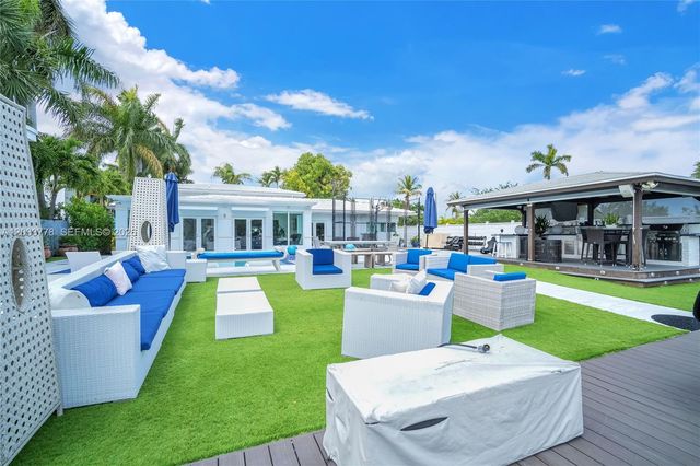 1100 NE 84th St, Miami, FL 33138