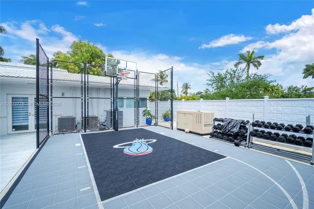 1100 NE 84th St, Miami, FL 33138