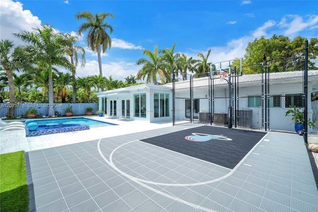 1100 NE 84th St, Miami, FL 33138