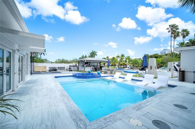 1100 NE 84th St, Miami, FL 33138