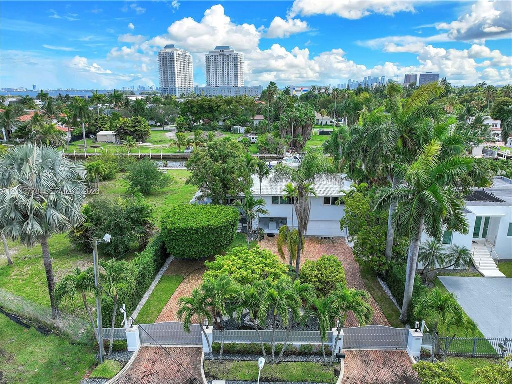 1100 NE 84th St, Miami, FL 33138