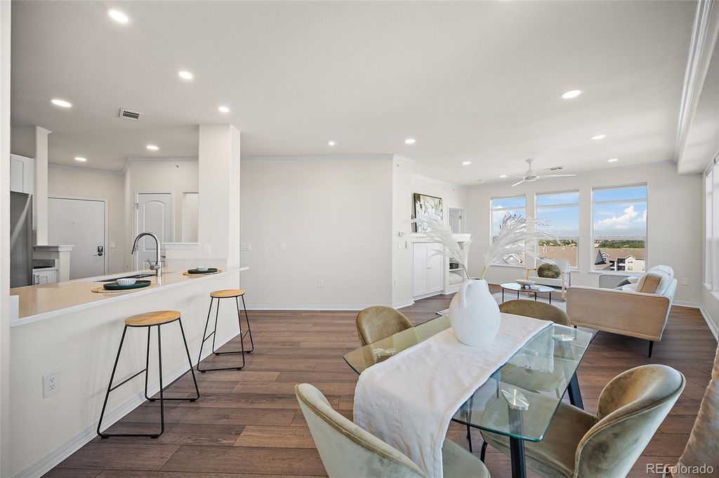 Image 5 of property listing at 10184 Park Meadows Drive 1410, Lone Tree, CO 80124
