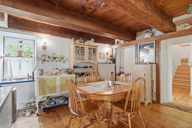 574 State Route 32 N, Esopus, NY 12561