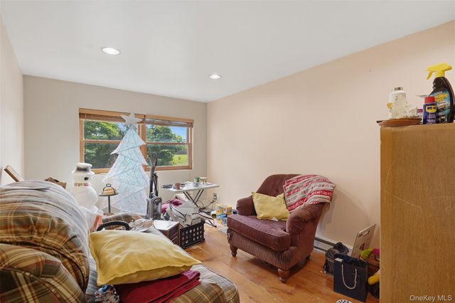 574 State Route 32 N, Esopus, NY 12561