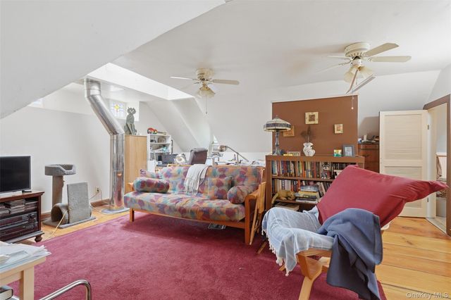 574 State Route 32 N, Esopus, NY 12561