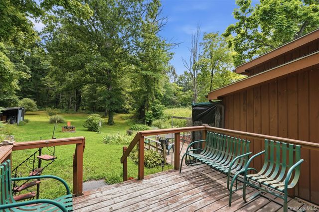 574 State Route 32 N, Esopus, NY 12561