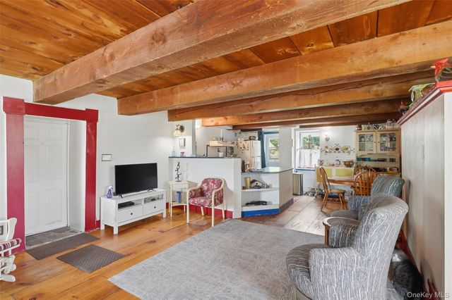574 State Route 32 N, Esopus, NY 12561
