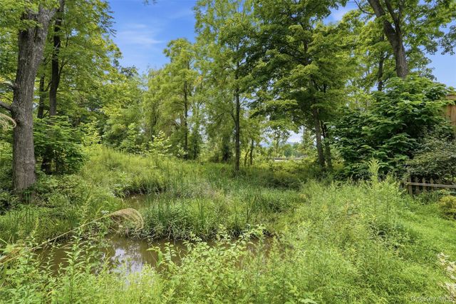 574 State Route 32 N, Esopus, NY 12561