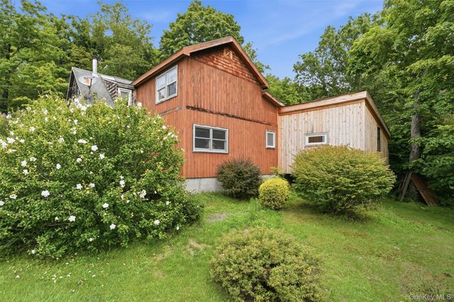 574 State Route 32 N, Esopus, NY 12561