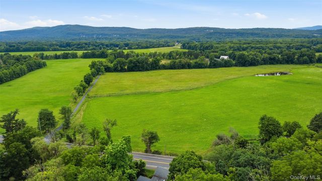 574 State Route 32 N, Esopus, NY 12561