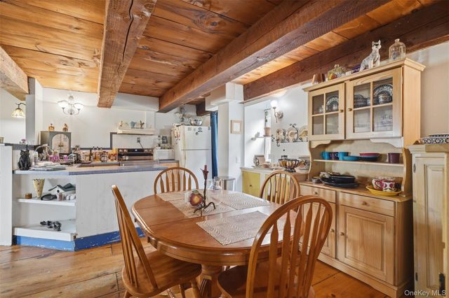 574 State Route 32 N, Esopus, NY 12561