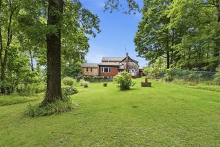 574 State Route 32 N, Esopus, NY 12561