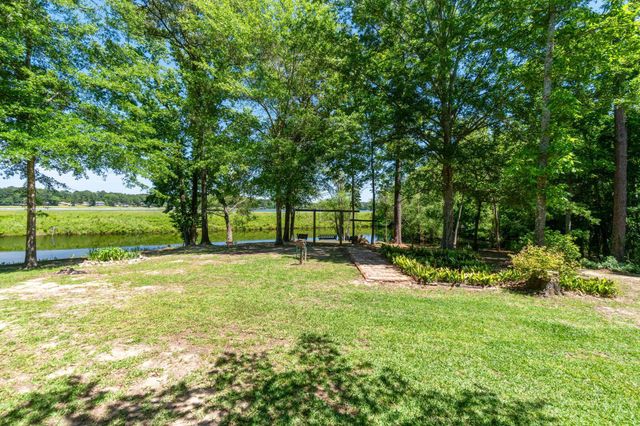 66 Serene Meadows Dr., Hattiesburg, MS 39402
