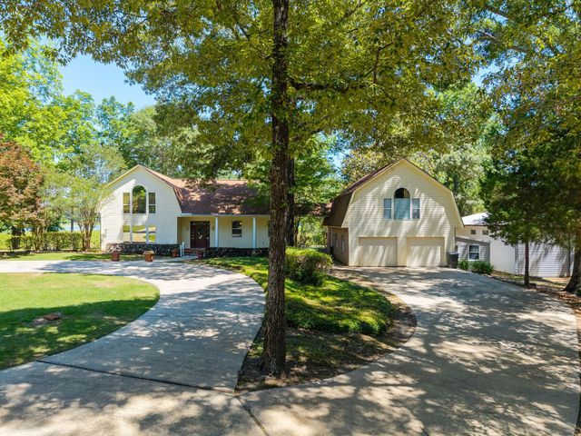 66 Serene Meadows Dr., Hattiesburg, MS 39402