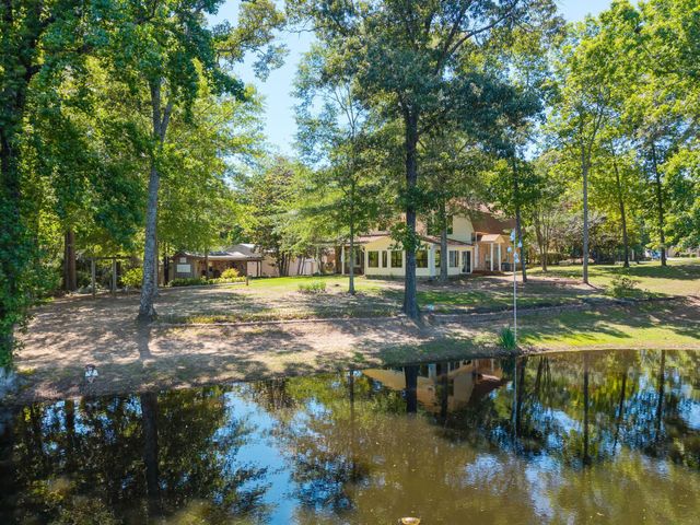 66 Serene Meadows Dr., Hattiesburg, MS 39402