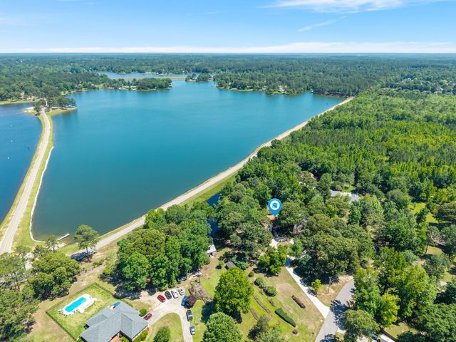 66 Serene Meadows Dr., Hattiesburg, MS 39402