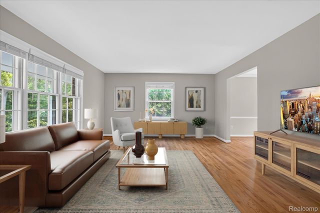 5447 Lahser Road, Bloomfield Charter Township, MI 48304