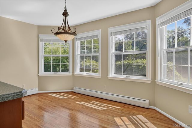 5447 Lahser Road, Bloomfield Charter Township, MI 48304