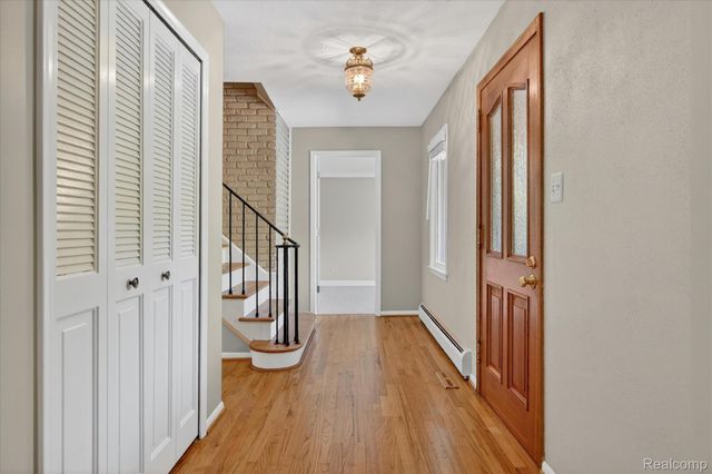 5447 Lahser Road, Bloomfield Charter Township, MI 48304