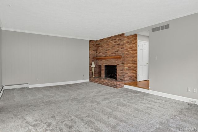 5447 Lahser Road, Bloomfield Charter Township, MI 48304