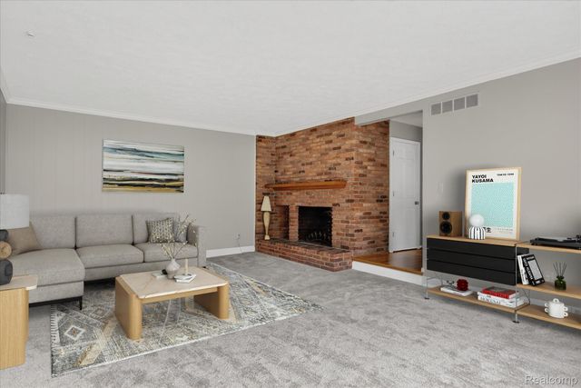 5447 Lahser Road, Bloomfield Charter Township, MI 48304