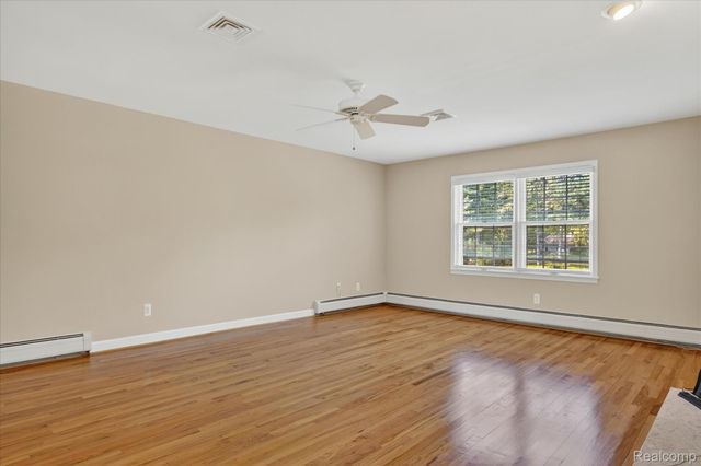 5447 Lahser Road, Bloomfield Charter Township, MI 48304