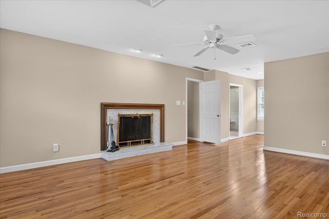 5447 Lahser Road, Bloomfield Charter Township, MI 48304