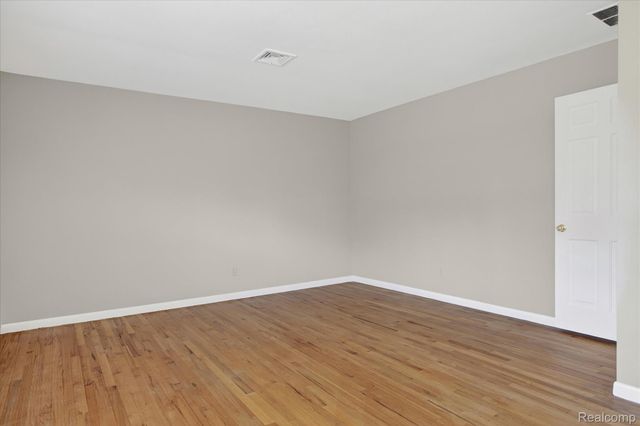 5447 Lahser Road, Bloomfield Charter Township, MI 48304