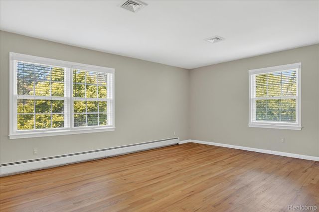 5447 Lahser Road, Bloomfield Charter Township, MI 48304