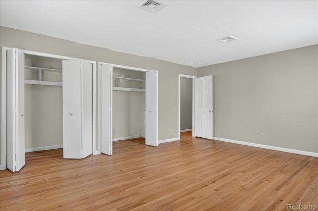 5447 Lahser Road, Bloomfield Charter Township, MI 48304
