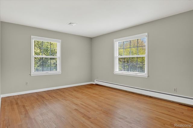 5447 Lahser Road, Bloomfield Charter Township, MI 48304