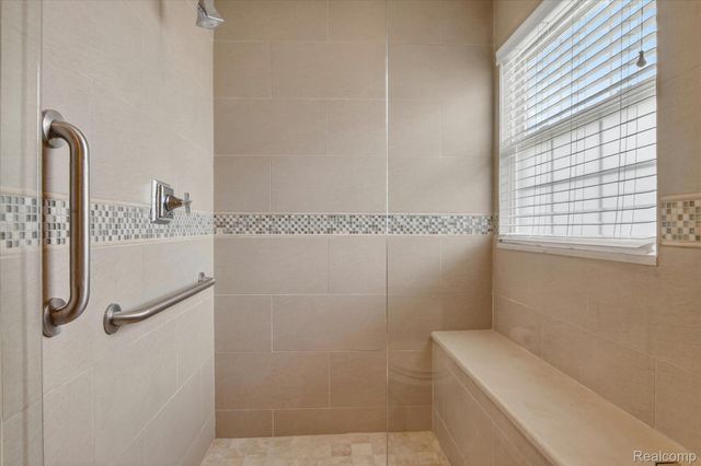 5447 Lahser Road, Bloomfield Charter Township, MI 48304