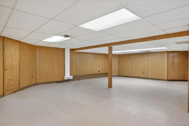 5447 Lahser Road, Bloomfield Charter Township, MI 48304