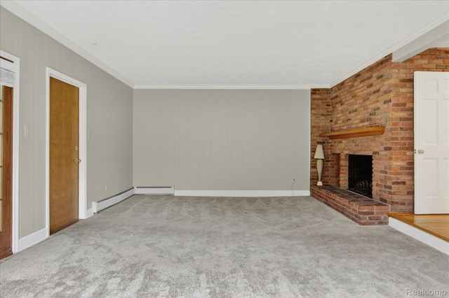 5447 Lahser Road, Bloomfield Charter Township, MI 48304