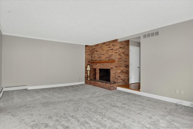 5447 Lahser Road, Bloomfield Charter Township, MI 48304