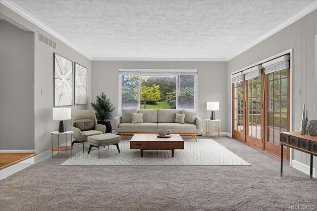 5447 Lahser Road, Bloomfield Charter Township, MI 48304