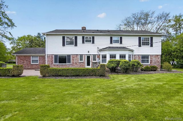 5447 Lahser Road, Bloomfield Charter Township, MI 48304