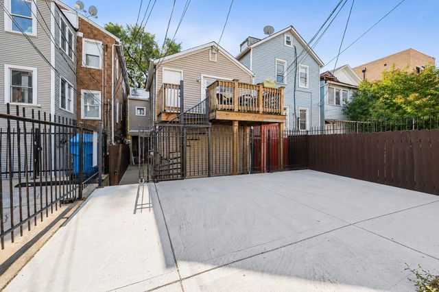 1234 W Huron Street 1, Chicago, IL 60642