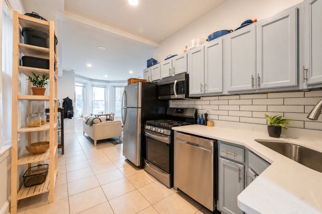 1234 W Huron Street 1, Chicago, IL 60642